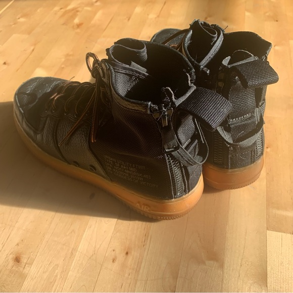 NIKE SF AIR FORCE 1 MID ‘BLACK GUM’ - Picture 4 of 4